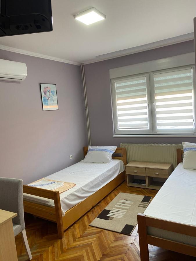 64 m2, 2 yatak odalı, 1 banyolu Daire, Tutunovic Podrum bölgesinde Ni Dış mekan fotoğraf