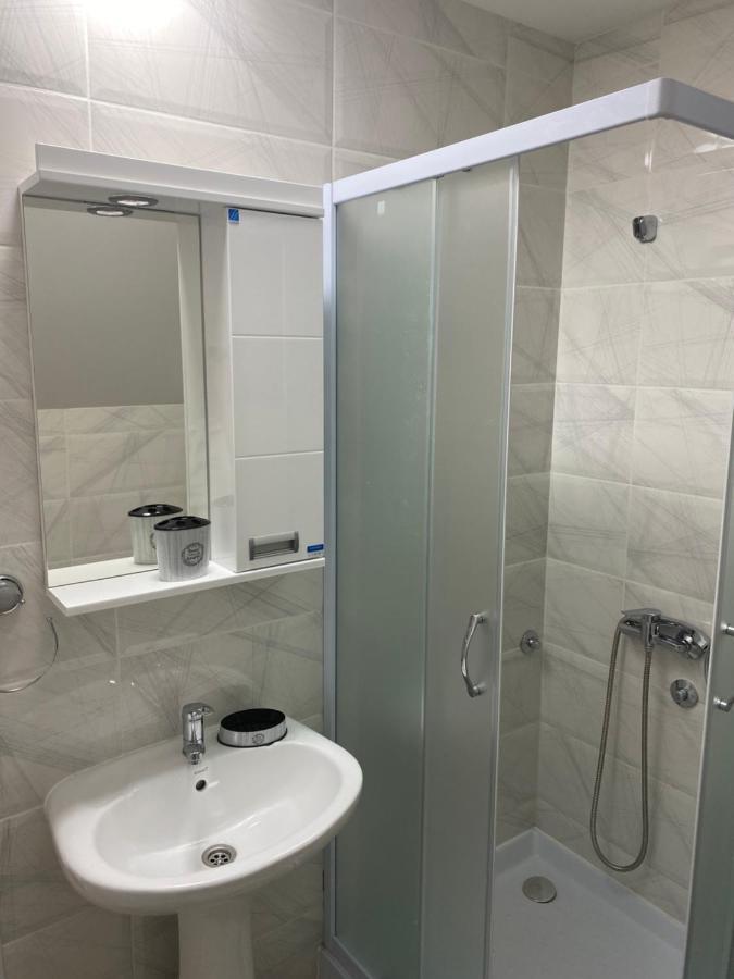 64 m2, 2 yatak odalı, 1 banyolu Daire, Tutunovic Podrum bölgesinde Ni Dış mekan fotoğraf