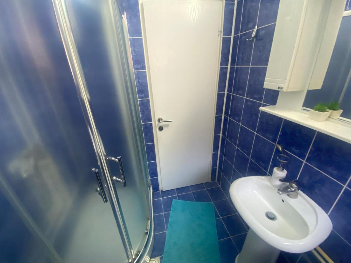 64 m2, 2 yatak odalı, 1 banyolu Daire, Tutunovic Podrum bölgesinde Ni Dış mekan fotoğraf